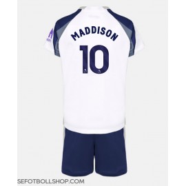 Billiga Tottenham Hotspur James Maddison #10 Barnkläder Hemma fotbollskläder till baby 2025-26 Kortärmad (+ Korta byxor)